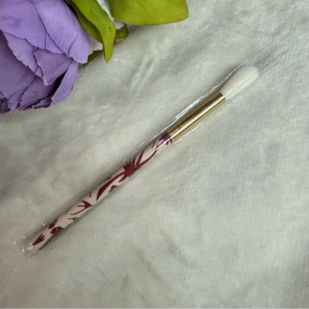 NWT SLMISSLAM Large Fluffy Bird Blending Brush